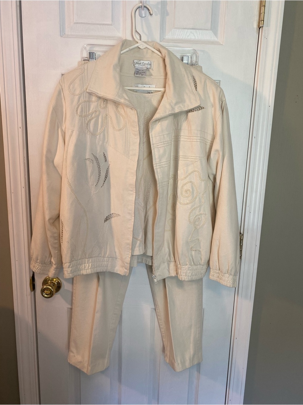 Vintage Great Cavalier Cream Silk Jacket, Top, & Pants Set Size L